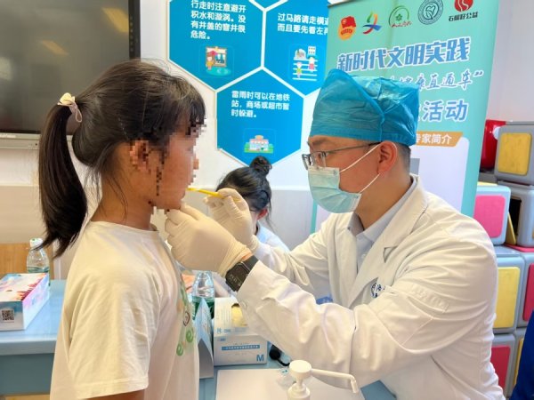 恒正网配资 “齿间星光” 进校园公益活动暨社会实践基地在崇明区向化小学揭牌